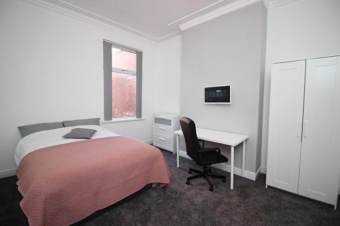 6 Bedroom House To Rent In Chestnut Avenue, Leeds, LS6