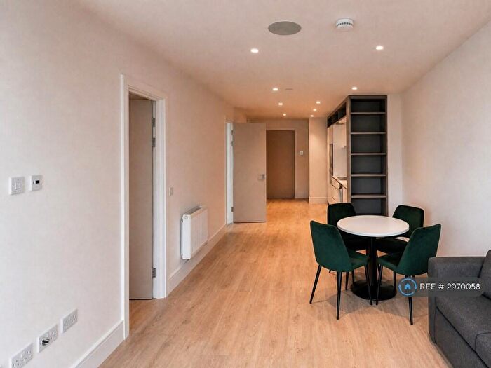 2 Bedroom Flat To Rent In Capella Court, Purley, CR8