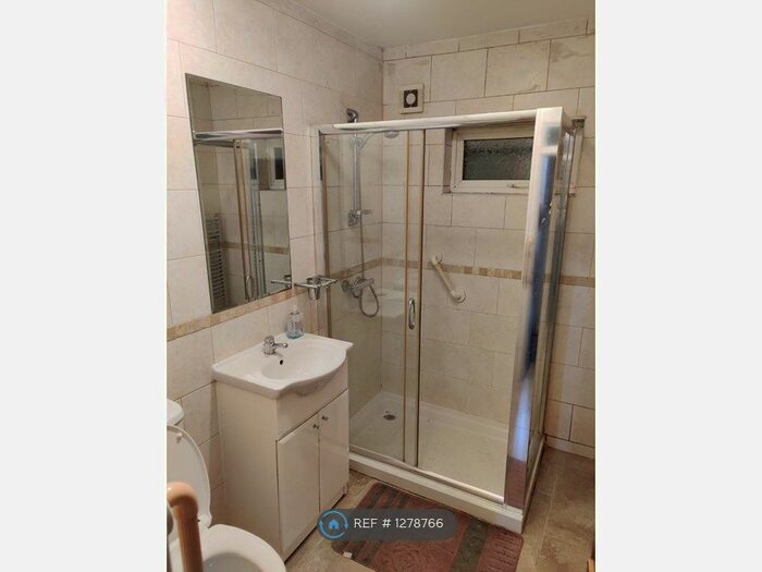 3 Bedroom End Of Terrace House To Rent In Fifth Avenue, Birmingham B9