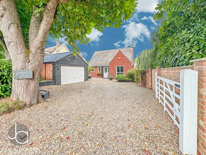 2 Bedroom Detached House For Sale In Mill Lane, Birch, Colchester, CO2