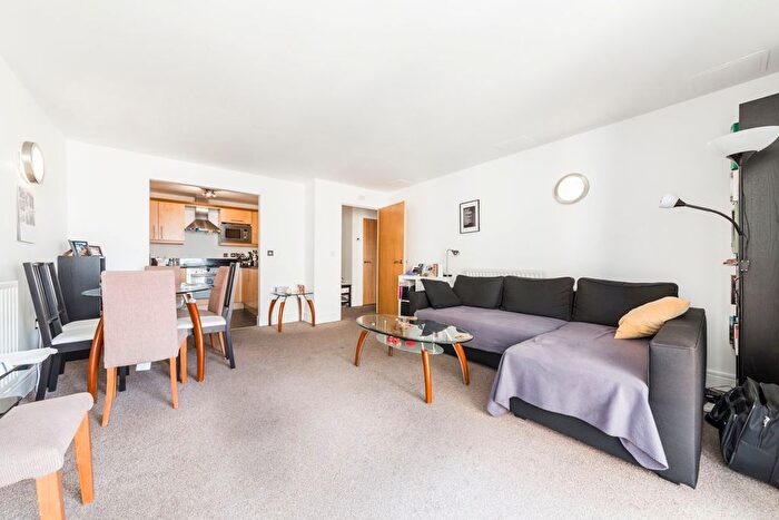 2 Bedroom Flat To Rent In Cassilis Road, Canary Wharf, E14