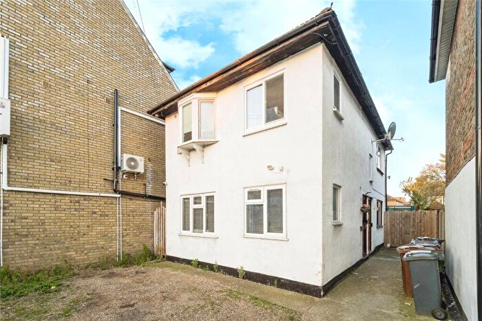 2 Bedroom Maisonette For Sale In Whalebone Lane North, Romford, RM6