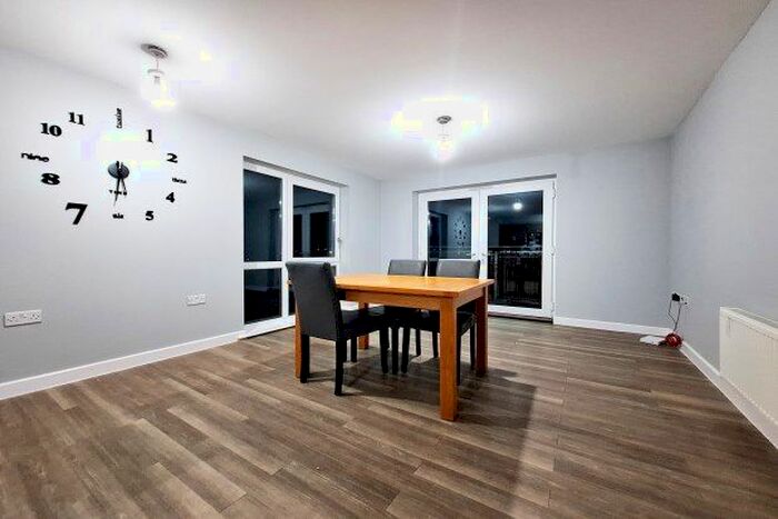 2 Bedroom Flat To Rent In Henslow Crescent, Dartford, DA1