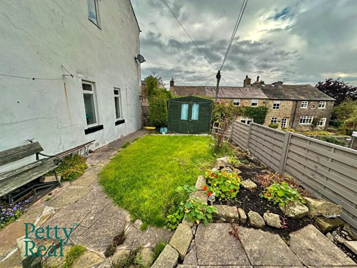 3 Bedroom Semi-Detached House For Sale In Colne Road, Trawden, BB8