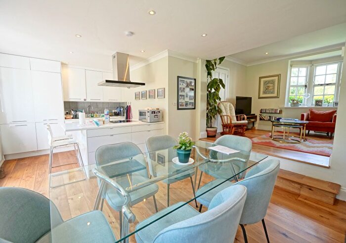 4 Bedroom Property To Rent In Woodside, NW11