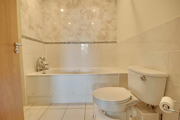 2 Bedroom Flat To Rent In Arethusa House, Gunwharf Quays, Portsmouth, PO1