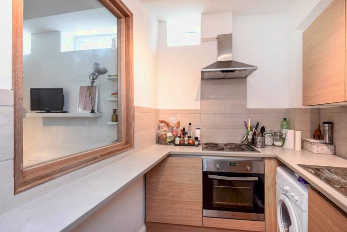 3 Bedroom Flat To Rent In Junction Road, Holloway Archway, London, N19