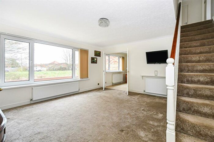 4 Bedroom Detached House For Sale In Canal Side West, Newport, HU15