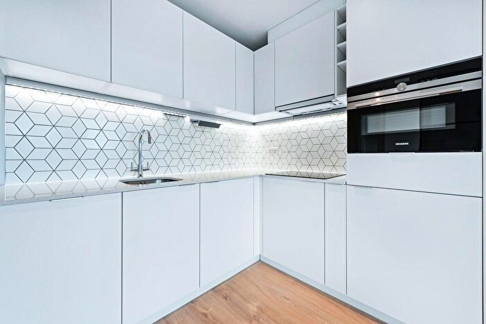 1 Bedroom Flat To Rent In Beverley Way, London, SW20