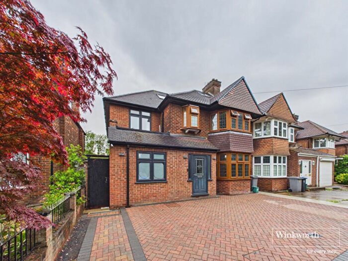 8 Bedroom Semi-Detached House For Sale In Salmon Street, London, NW9