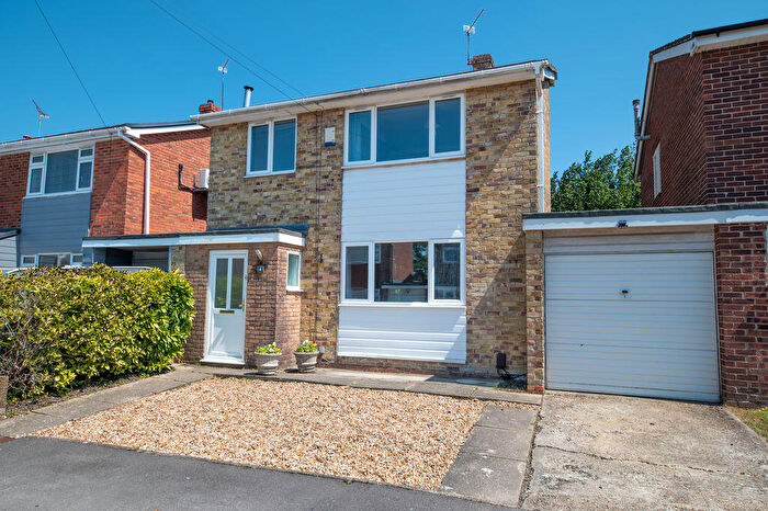 4 Bedroom Detached House For Sale In Glenwood Gardens, Cowplain, PO8