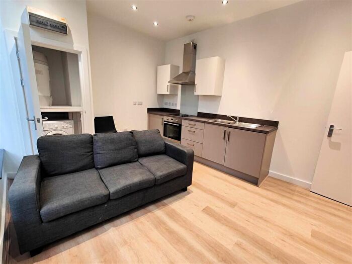 1 Bedroom Flat To Rent In Mill Street, Bradford, BD1
