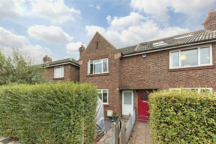 3 Bedroom Property To Rent In Thompson Avenue, Kew, Richmond, TW9