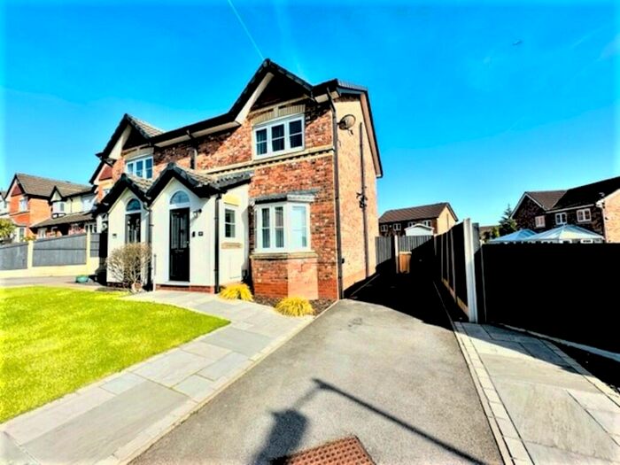 3 Bedroom Semi-Detached House To Rent In Lowerbrook Close, Horwich, Bolton, BL6