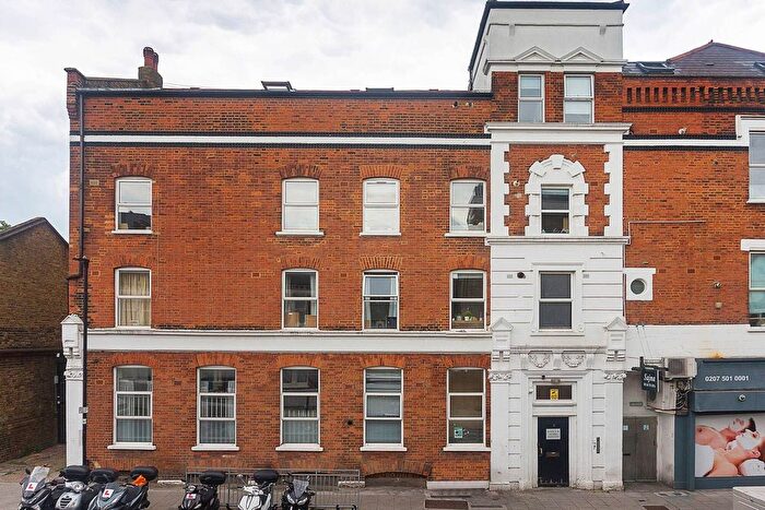 2 Bedroom Flat To Rent In Edgeley Road, Clapham, London, SW4