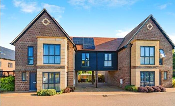 3 Bedroom Semi-Detached House For Sale In Frances Drive, Dunstable, LU6