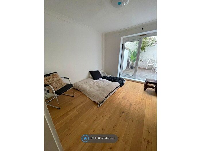 2 Bedroom Flat To Rent In Balls Pond Road, Islington, N1