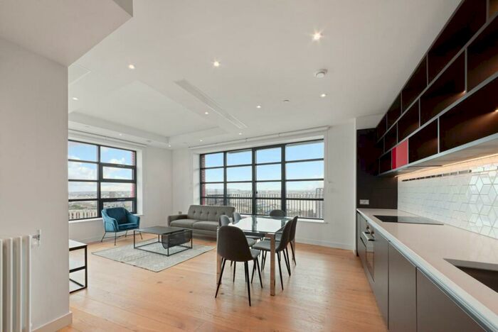3 Bedroom Apartment To Rent In Defoe House, London City Island, London, E14