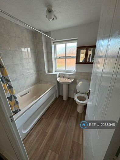 2 Bedroom End Of Terrace House To Rent In Howard Close, Loughton, IG10