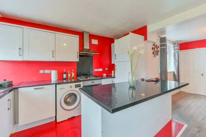 3 Bedroom Flat To Rent In Roxeth Green Avenue, Harrow, HA2