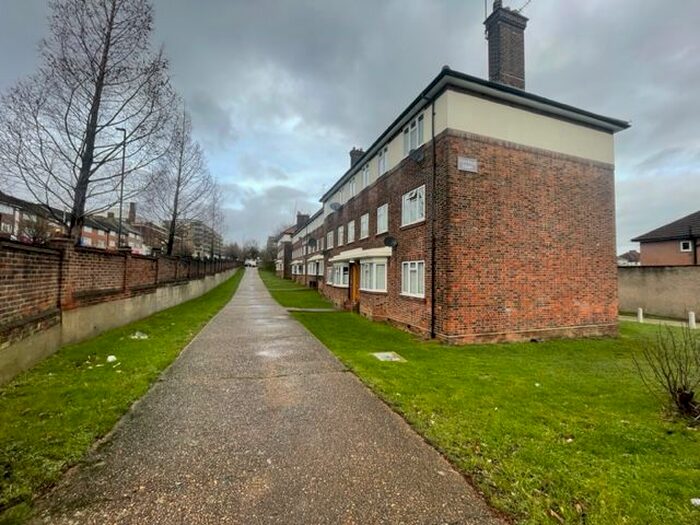 2 Bedroom Flat To Rent In Montrose Court, The Hyde, Colindale, NW9