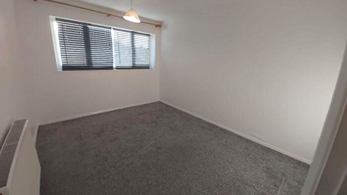 2 Bedroom Flat To Rent In Howard Road, SE25