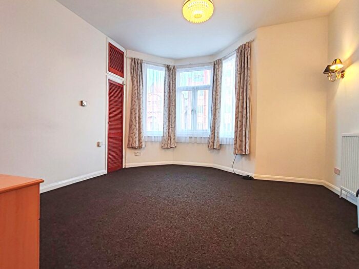 Studio To Rent In High Road, Ilford, IG1