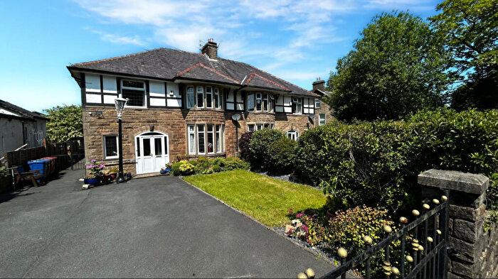 3 Bedroom Semi-Detached House For Sale In Manchester Road, Burnley, BB11