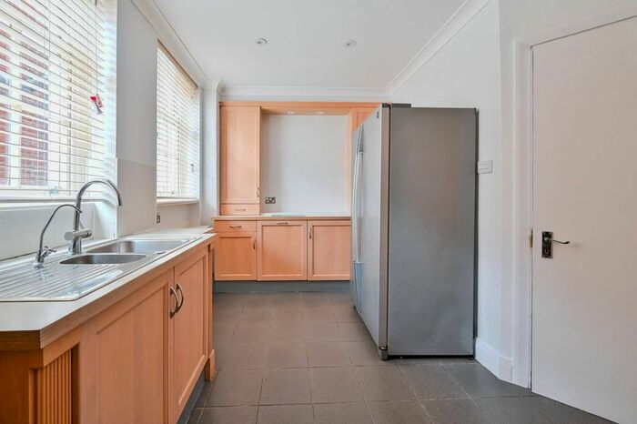 3 Bedroom Flat To Rent In Portman Square, Marylebone, London, W1H