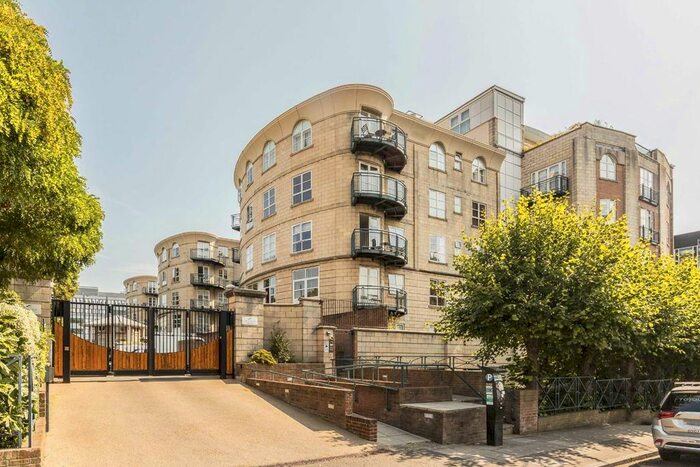 2 Bedroom Flat To Rent In Worple Road, London, SW19