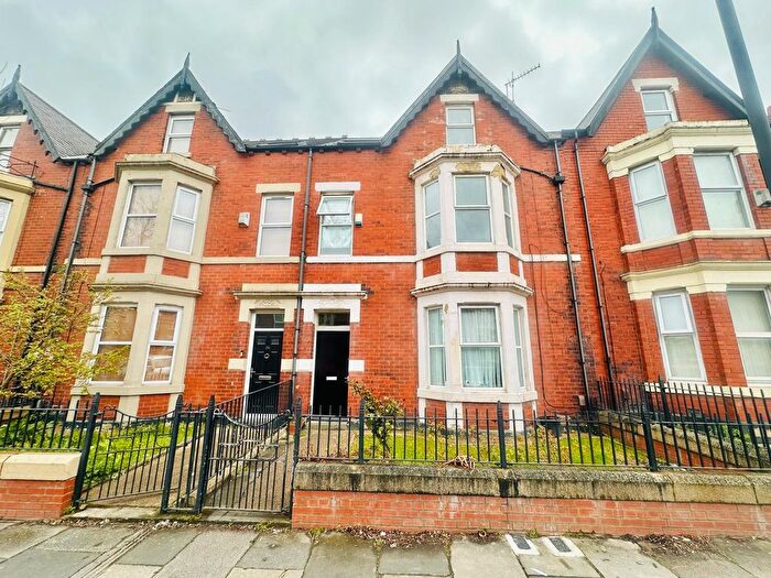 3 Bedroom Flat To Rent In Wingrove Road, Newcastle Upon Tyne, NE4