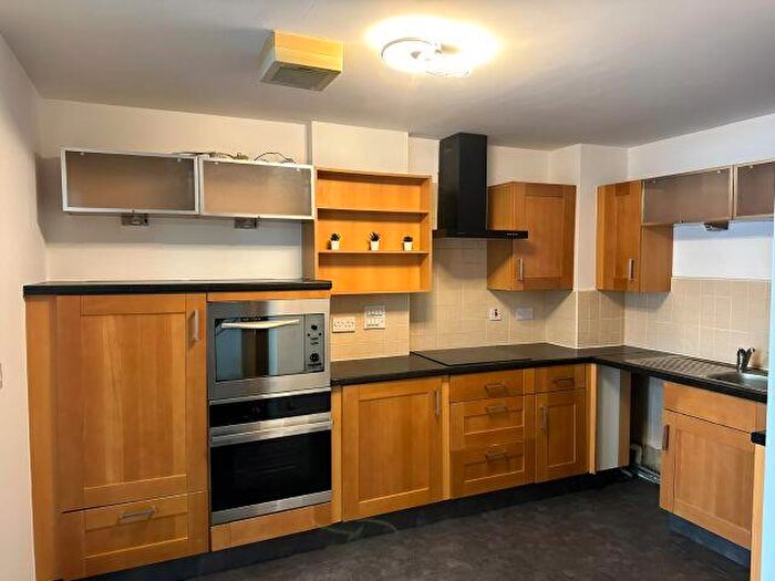 3 Bedroom Apartment To Rent In Royal Plaza, Westfield Terrace, Sheffield, S1