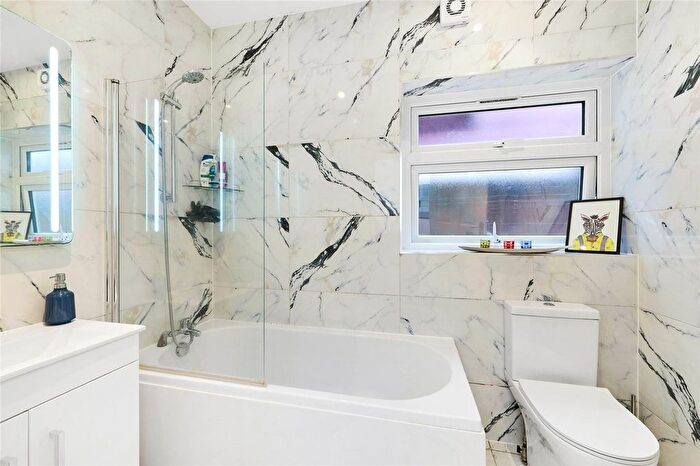 2 Bedroom Flat For Sale In Fallsbrook Road, Furzedown, SW16