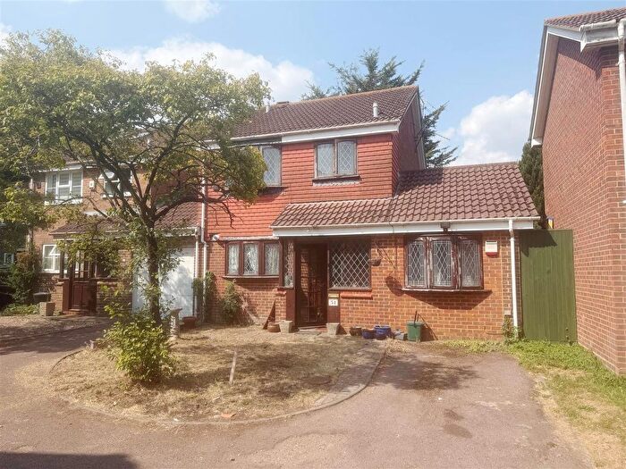 5 Bedroom Detached House For Sale In Paddington Close, Hayes, UB4