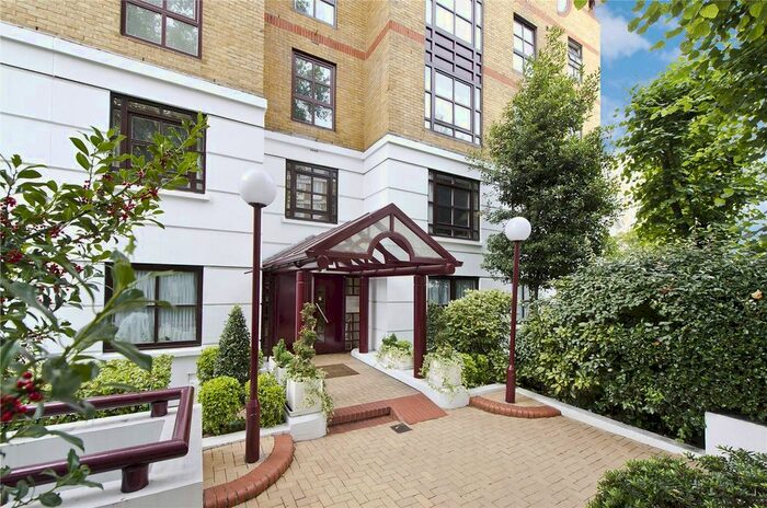 3 Bedroom Flat To Rent In Gloucester Terrace, London, W2