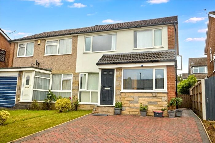 3 Bedroom Semi-Detached House To Rent In Kenworthy Gate, Leeds, LS16