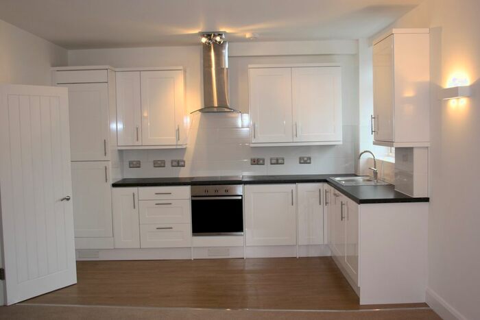 2 Bedroom Flat To Rent In Mercier Road, London, SW15