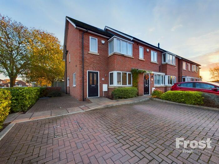 3 Bedroom Detached House To Rent In St Davids Close, Stanwell, Staines-Upon-Thames, Middlesex, TW19