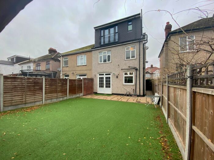 4 Bedroom Semi-Detached House To Rent In Pemberton Gardens, Chadwell Heath RM6