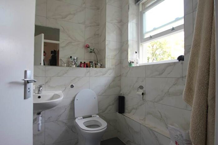 2 Bedroom Flat To Rent In Avenal Mansions, Highbury And Islington, N5