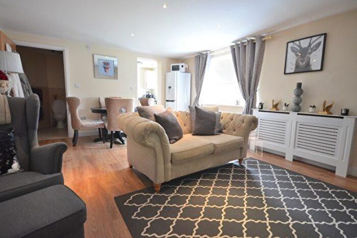 1 Bedroom Flat To Rent In Queens Court, Gillingham, ME8