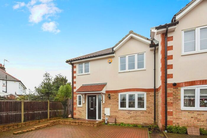 3 Bedroom Property To Rent In Wyses Mews, Romford, RM1