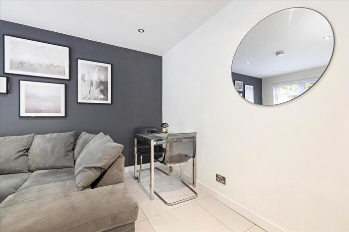 1 Bedroom End Of Terrace House For Sale In Hutchison Crossway, Edinburgh, EH14