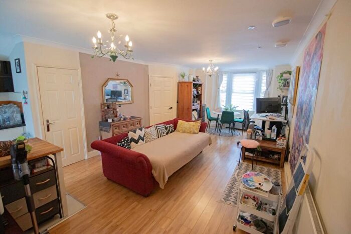 4 Bedroom Semi-Detached House For Sale In Hale End Road, London, E17