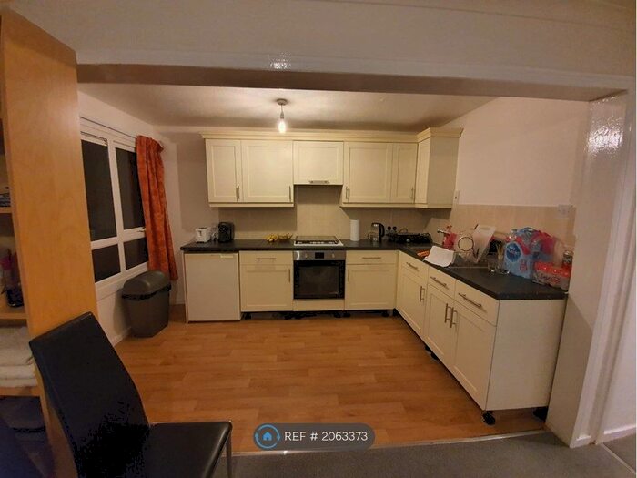 2 Bedroom Flat To Rent In Netherfield, Milton Keynes, MK6