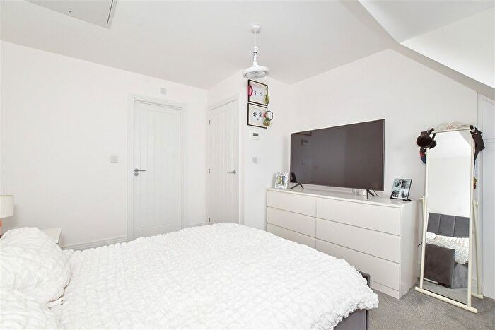 3 Bedroom Semi-detached House For Sale In Longacres Way, Chichester, West Sussex, PO20