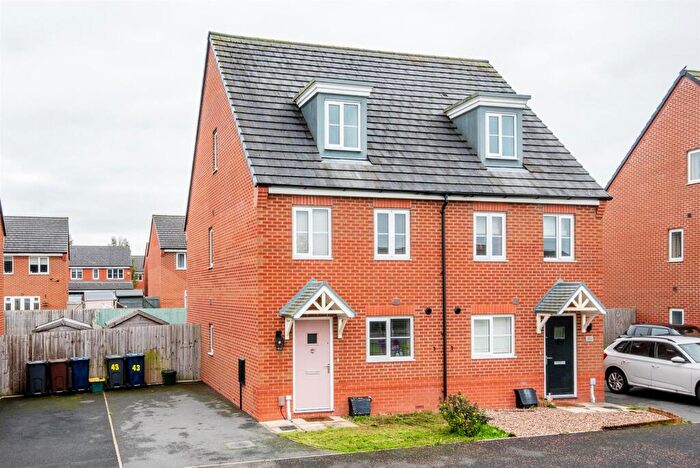3 Bedroom Semi-Detached House For Sale In Assembly Avenue, Leyland, PR25