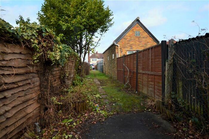 2 Bedroom Maisonette To Rent In Furnival Avenue, Slough, SL2