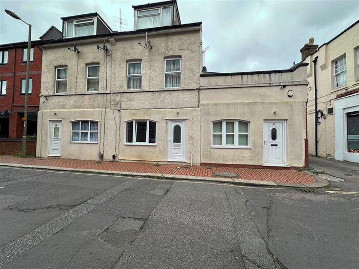 1 Bedroom Flat To Rent In Gordon Road, Aldershot, GU11