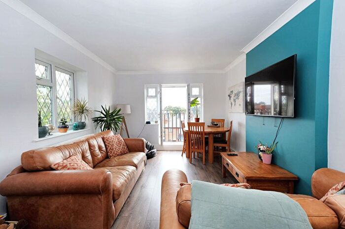 3 Bedroom Flat For Sale In Light Oaks Road, Laurel House, M6